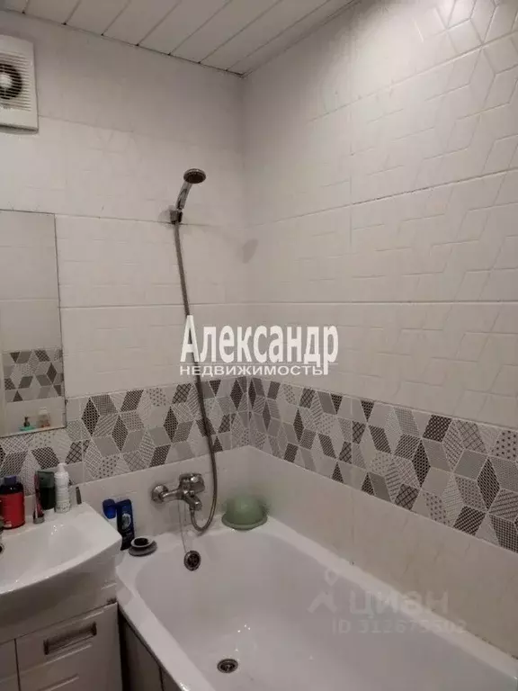 3-к кв. Санкт-Петербург ул. Козлова, 19К2 (58.0 м) - Фото 0