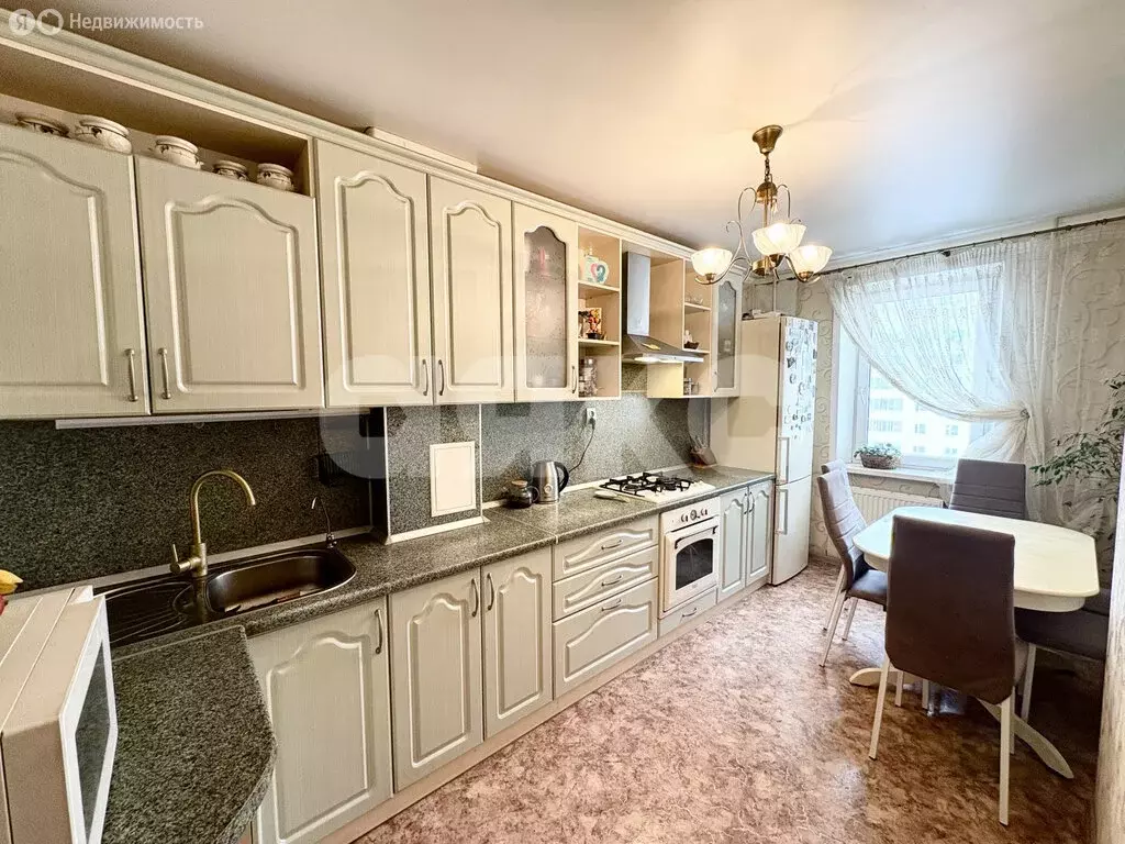 3-комнатная квартира: Нижнекамск, улица Рифката Гайнуллина, 18 (66.7 ... - Фото 1