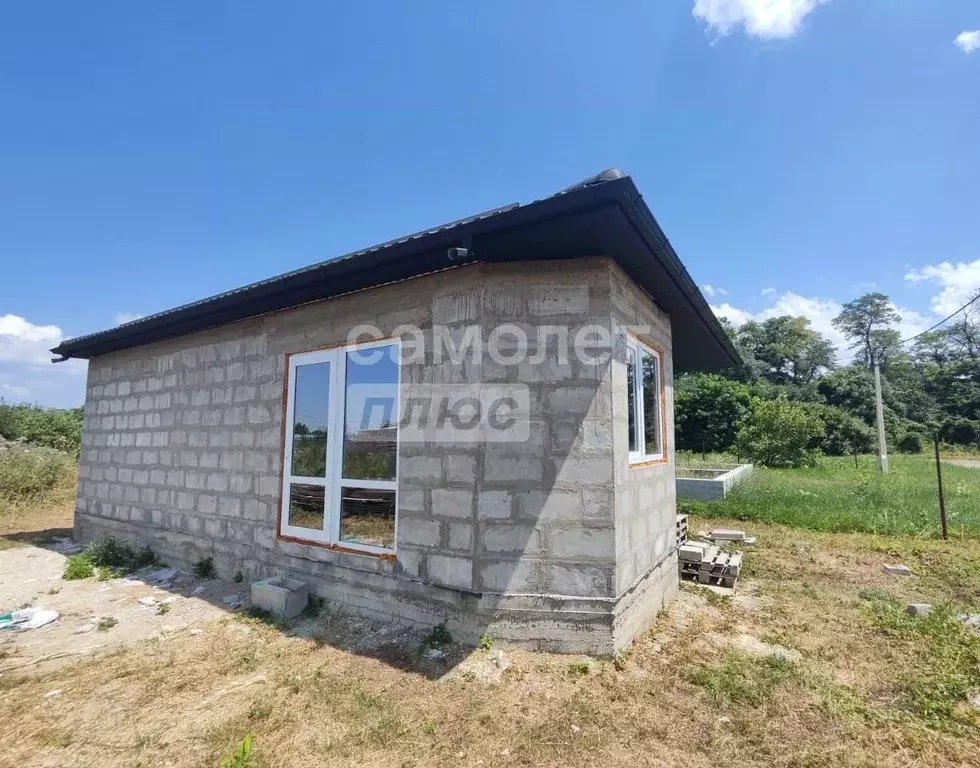 Дом в Краснодарский край, Абинск Славянская ул. (76 м) - Фото 1