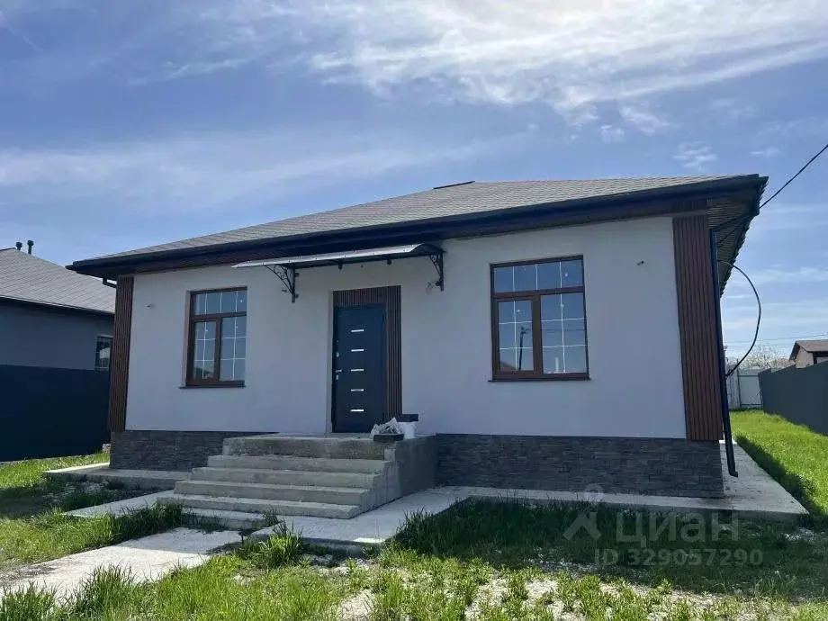 Дом в Крым, Симферопольский район, с. Мирное  (100 м) - Фото 1