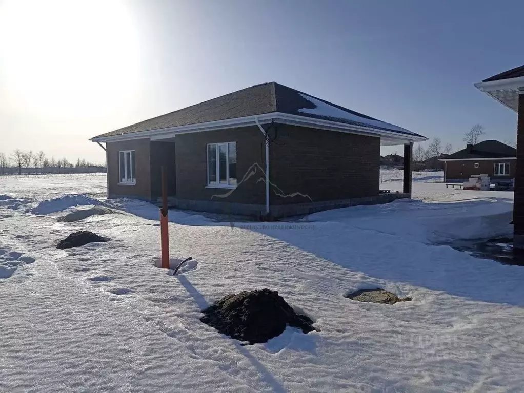 Коттедж в Белгородская область, Старооскольский городской округ, с. ... - Фото 1