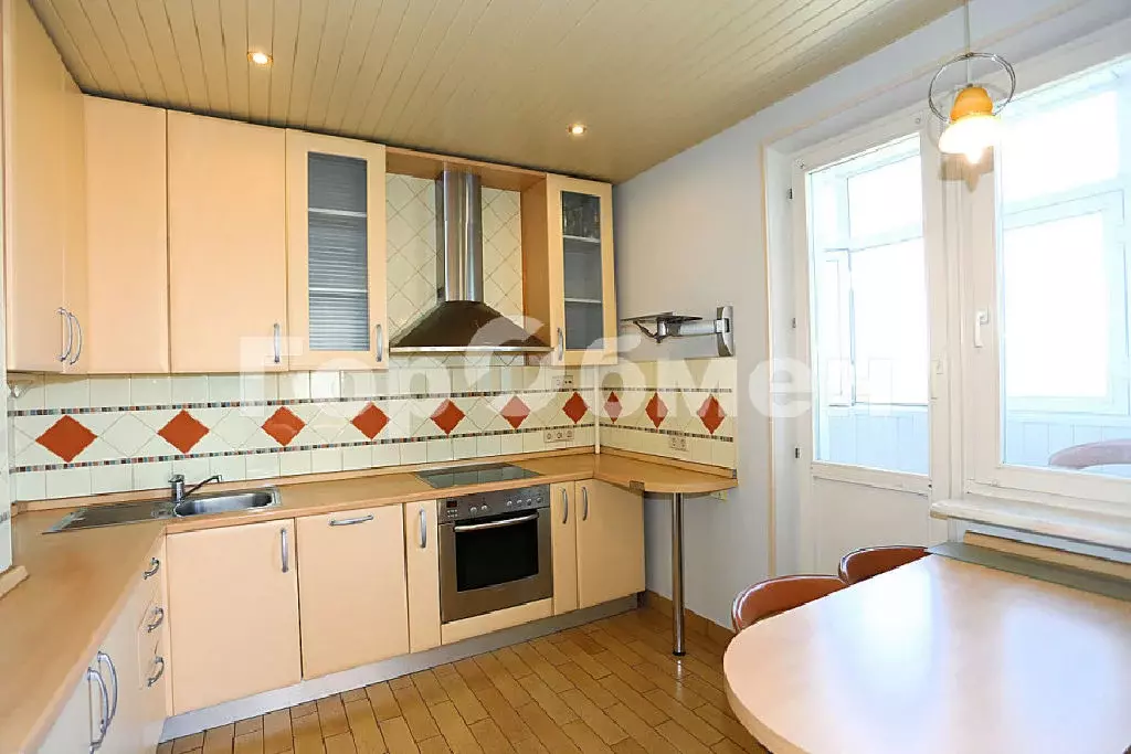 Продается 4-комнатная квартира - Фото 2