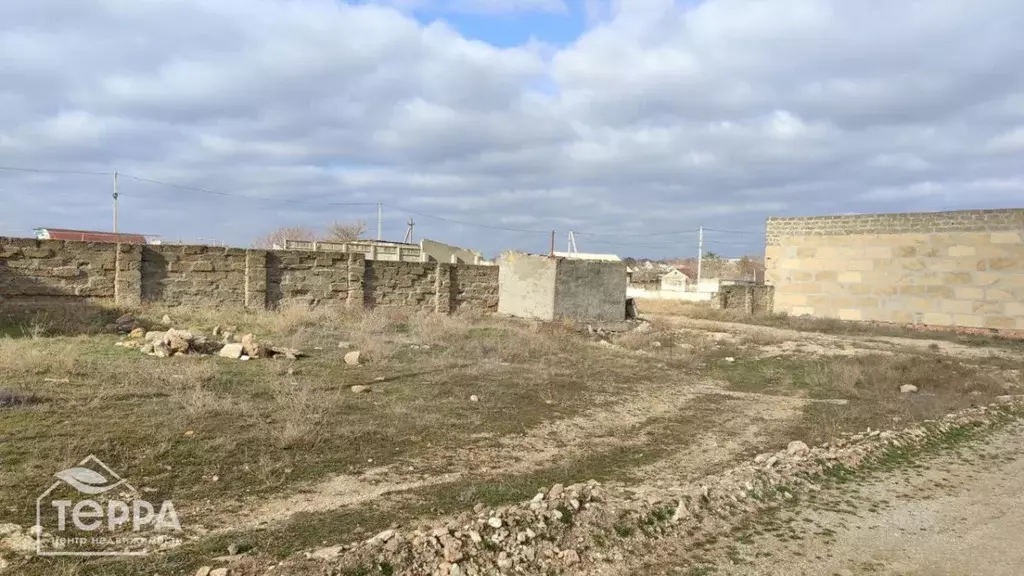 Участок в Крым, Сакский район, Суворовское с/пос, с. Каменоломня ул. ... - Фото 1