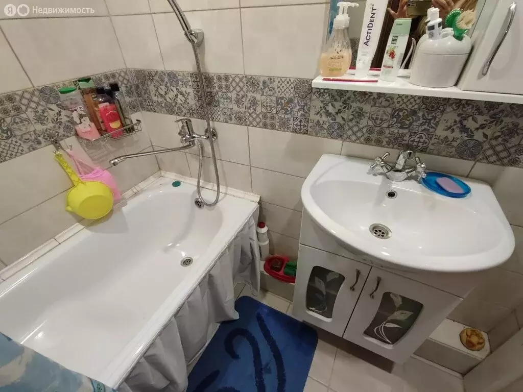 2-комнатная квартира: Дубки, улица Строителей, 7 (50 м) - Фото 0