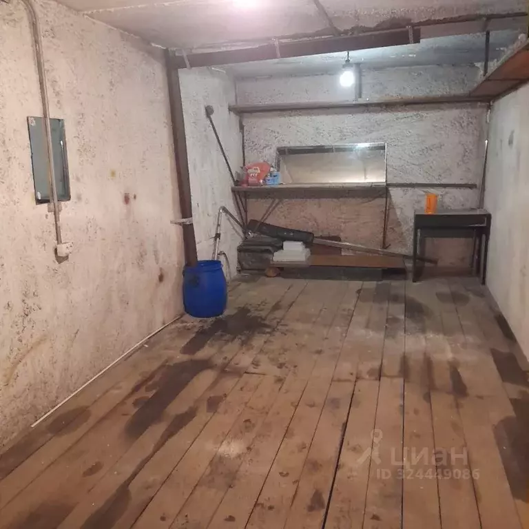 Гараж в Свердловская область, Екатеринбург ул. Крестинского, 52 (18 м) - Фото 1