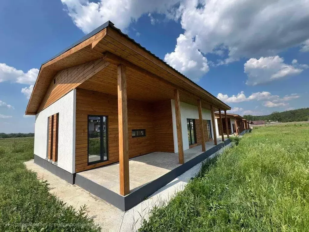 Дом в Свердловская область, Белоярский муниципальный округ, пос. ... - Фото 1