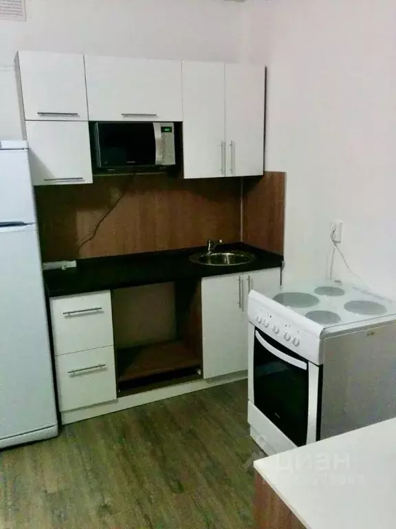 Студия Тюменская область, Тюмень ул. Фармана Салманова, 8 (23.0 м) - Фото 1