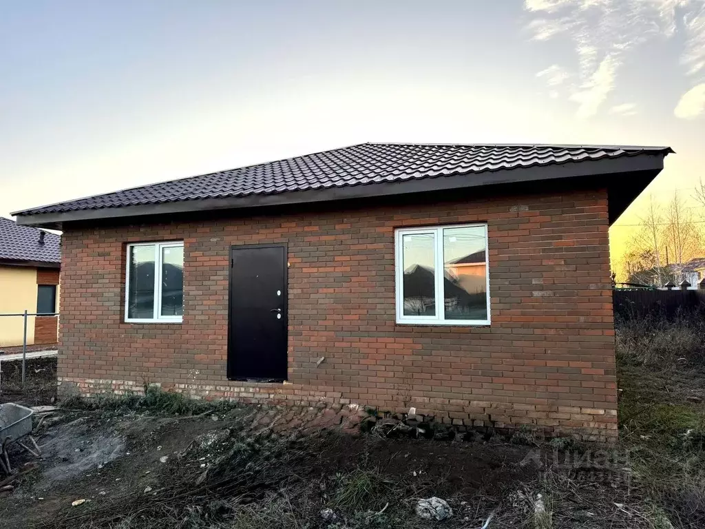 Дом в Саратовская область, Энгельс пос. Базальт, ул. Кленовая (98 м) - Фото 0