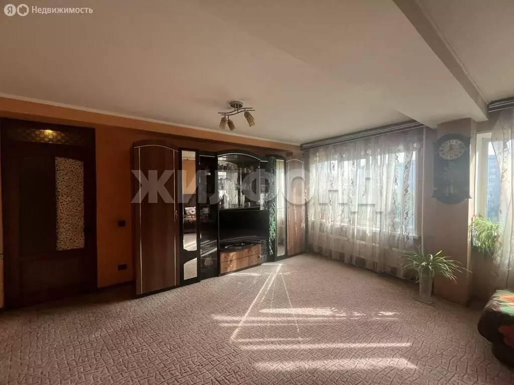 3-комнатная квартира: Абакан, улица Кати Перекрещенко, 2 (77.8 м) - Фото 1