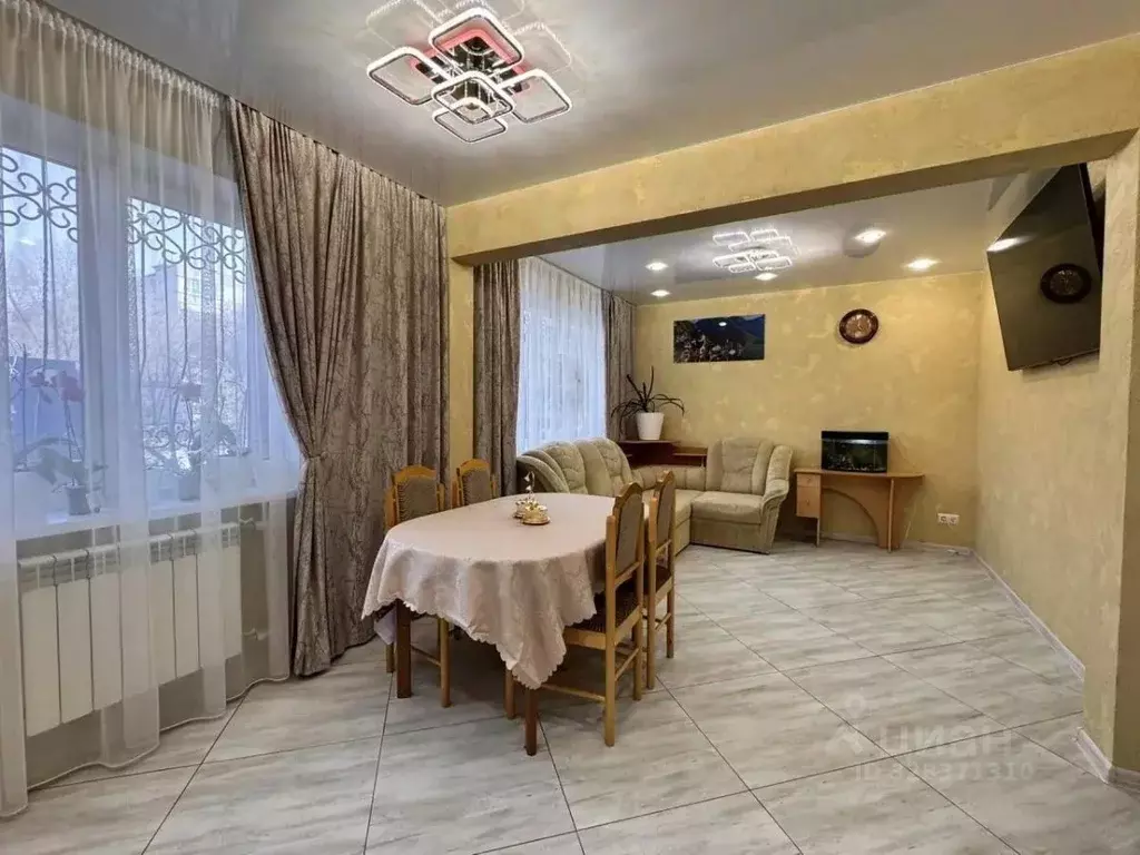 2-к кв. Омская область, Омск ул. Дианова, 2/3 (66.8 м) - Фото 1