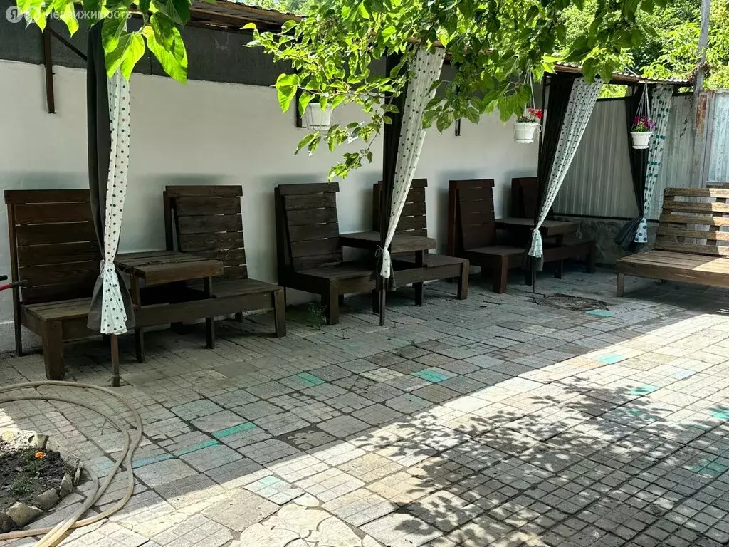 Дом в село Сукко, улица Строителей, 9 (200 м) - Фото 1