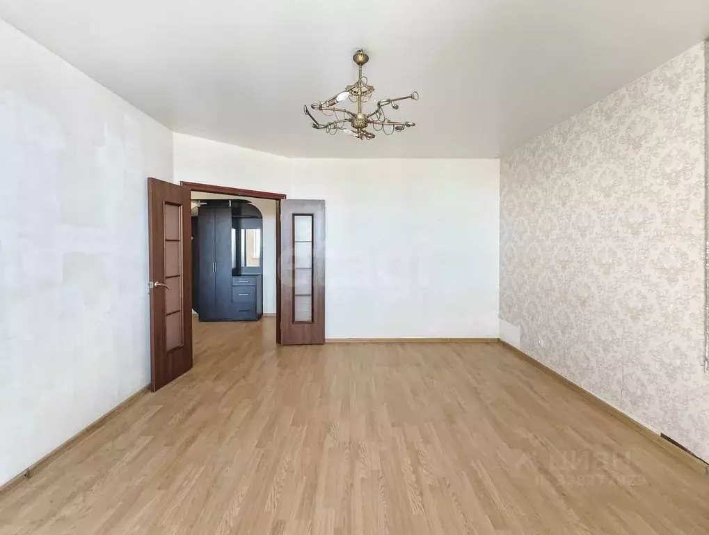 2-к кв. Тюменская область, Тюмень Заречный проезд, 43 (69.6 м) - Фото 1