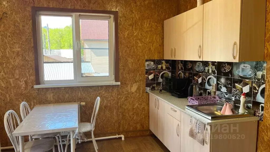 Комната Иркутская область, Слюдянка ул. Парижской Коммуны, 49 - Фото 0