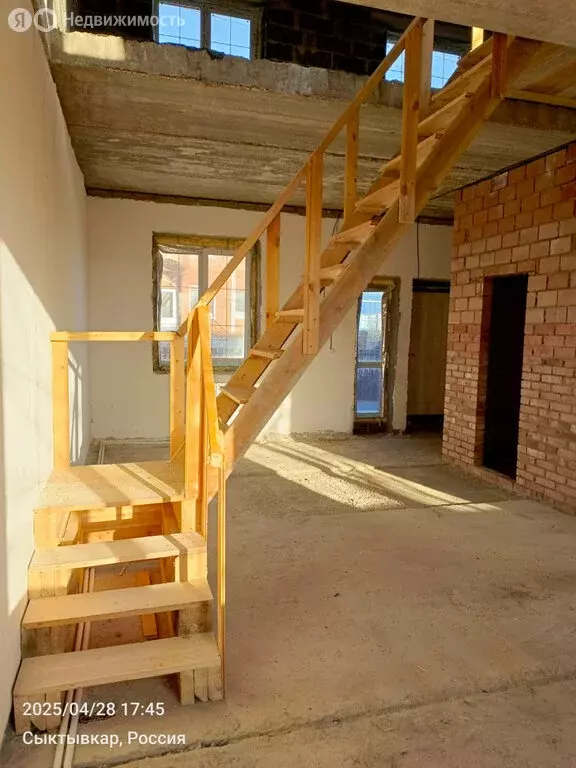 3-комнатная квартира: Сыктывкар, улица Савина, 60 (94 м) - Фото 0