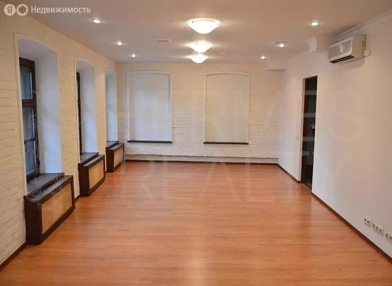 Торговая площадь (1302.7 м) - Фото 1