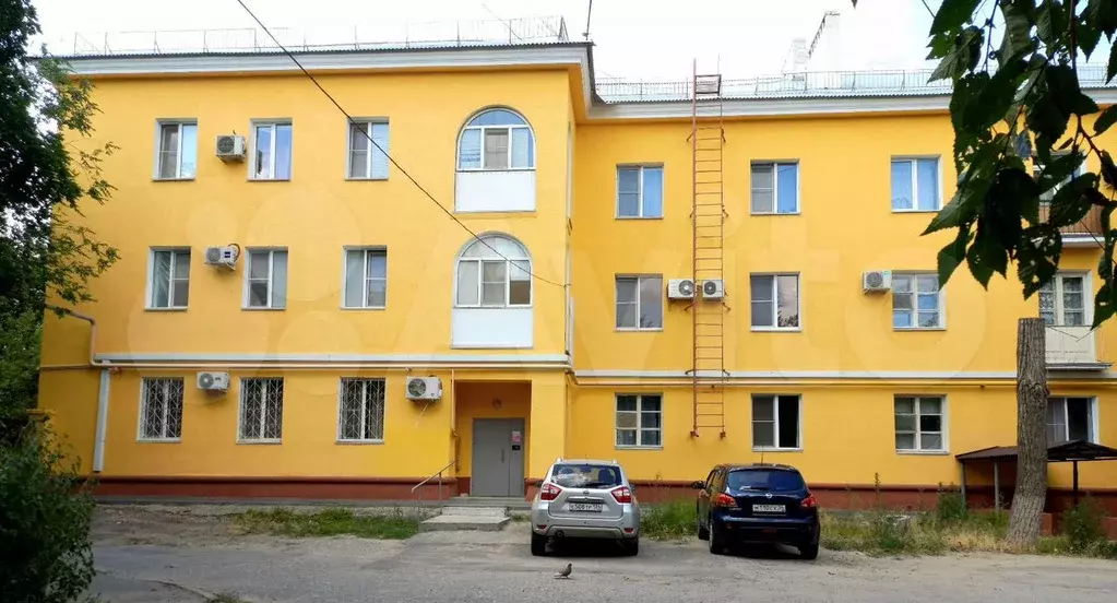Комната 23,5 м в 3-к., 1/3 эт. - Фото 1