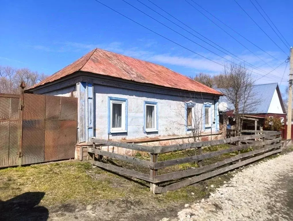 Дом в Саратовская область, Петровск пер. 2-й Кирова, 8 (80 м) - Фото 1