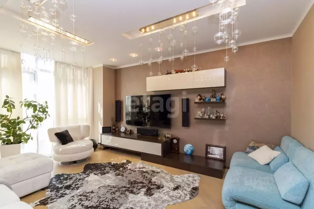 3-к кв. Тюменская область, Тюмень ул. Максима Горького, 68к1 (95.6 м) - Фото 1