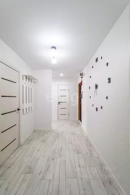 3-к кв. Хабаровский край, Комсомольск-на-Амуре ул. Гамарника, 37 (65.0 ... - Фото 0