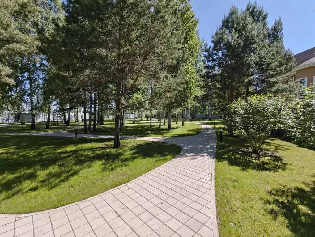 Дом в Тюменская область, Тюмень Три Сосны мкр, ул. Малиновая (442 м) - Фото 1