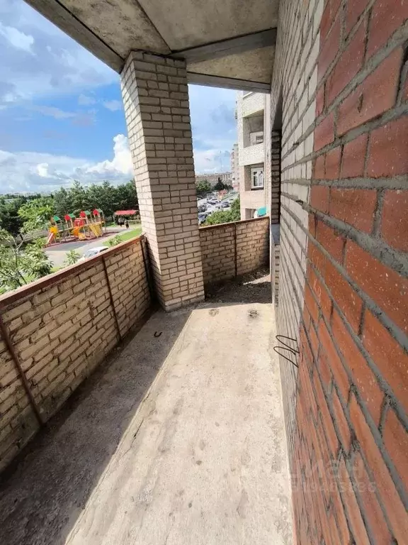 2-к кв. Омская область, Омск просп. Комарова, 9 (82.1 м) - Фото 1