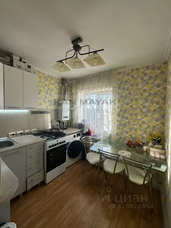 2-к кв. Адыгея, Майкоп ул. Ленина, 80 (46.3 м) - Фото 0