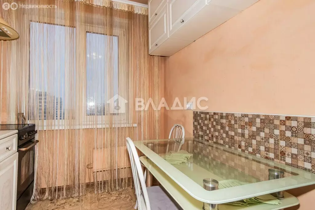 3-комнатная квартира: Новосибирск, улица Челюскинцев, 15 (58 м) - Фото 1