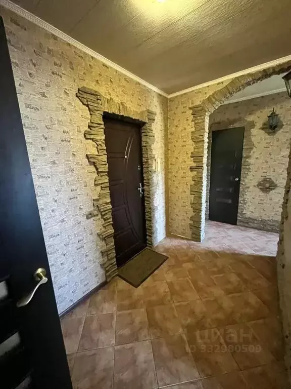 2-к кв. Крым, Симферополь ул. Героев Сталинграда, 23 (50.0 м) - Фото 1