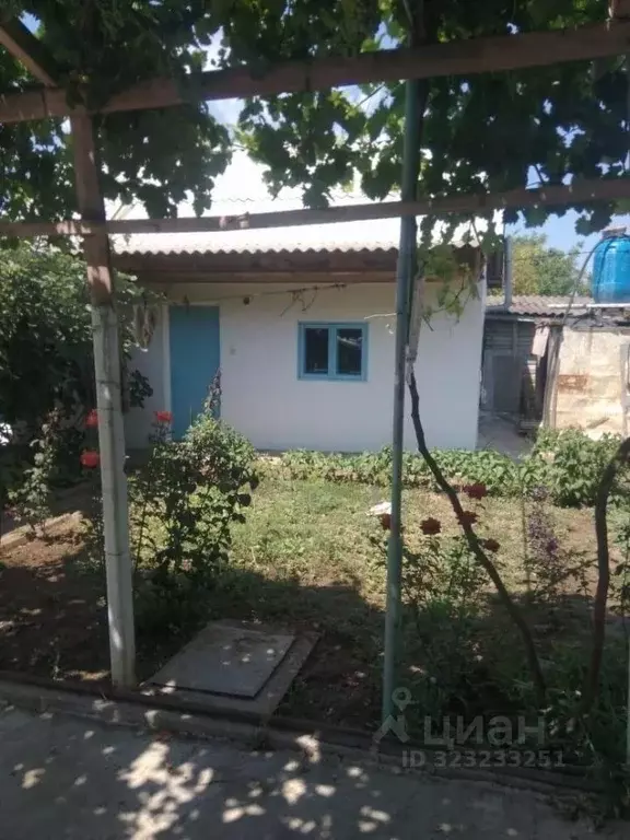 Дом в Крым, Бахчисарайский район, с. Угловое ул. Ленина, 91 (74 м) - Фото 1