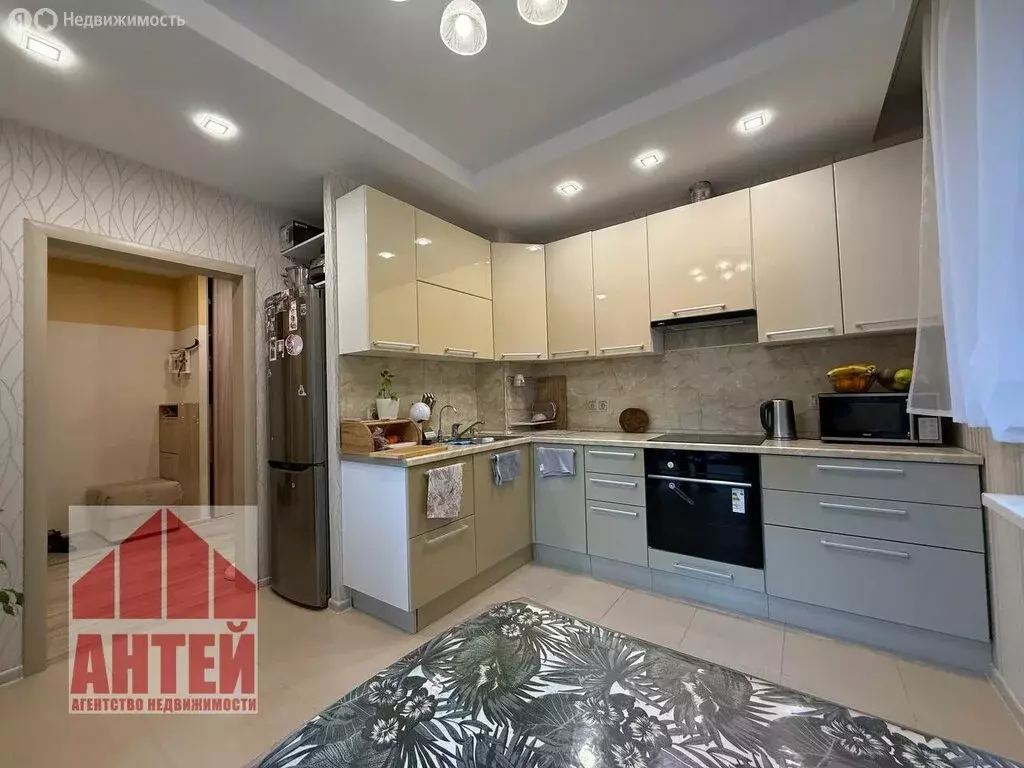 3-комнатная квартира: Нижний Новгород, улица Родионова, 29 (82.4 м) - Фото 0