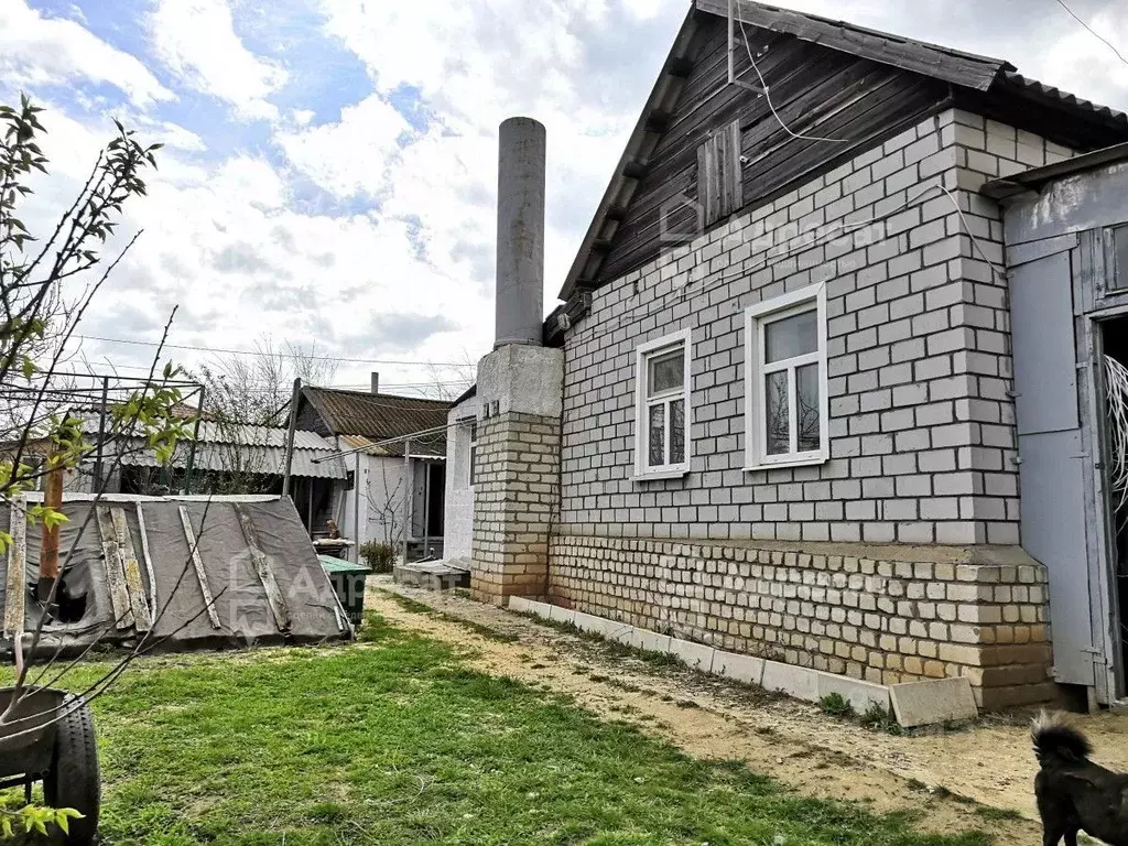 Дом в Волгоградская область, Дубовский район, Пичужинское с/пос, с. ... - Фото 1