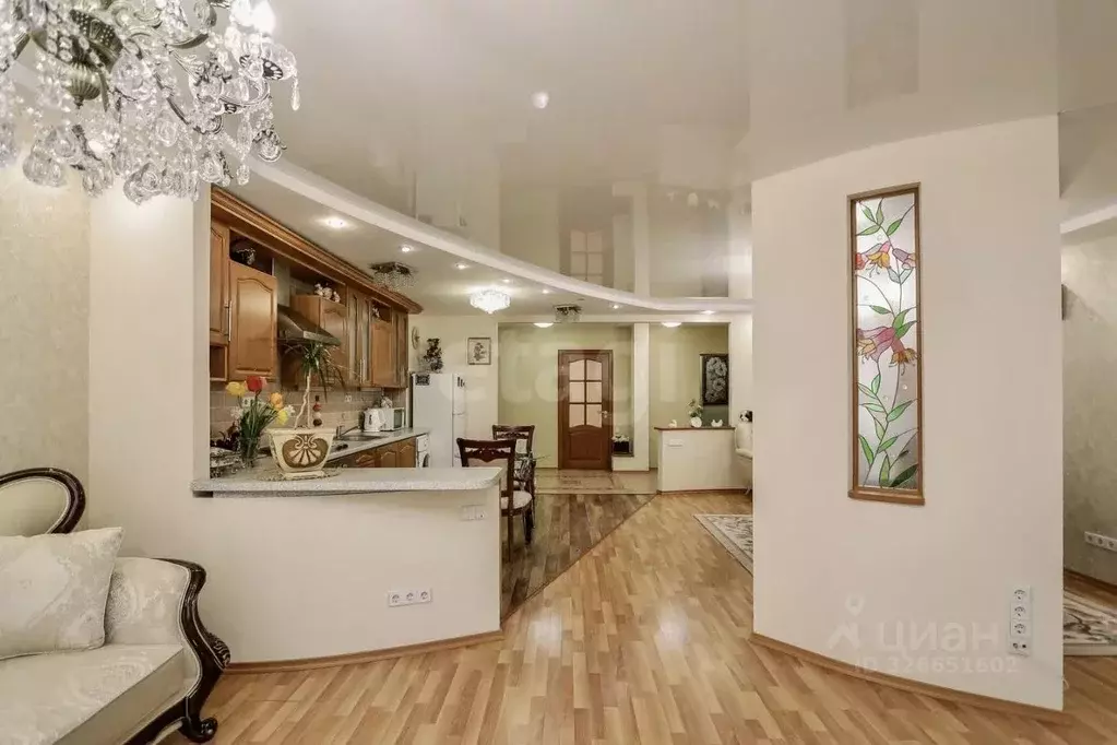 3-к кв. Удмуртия, Ижевск ул. Кирова, 104 (137.6 м) - Фото 1