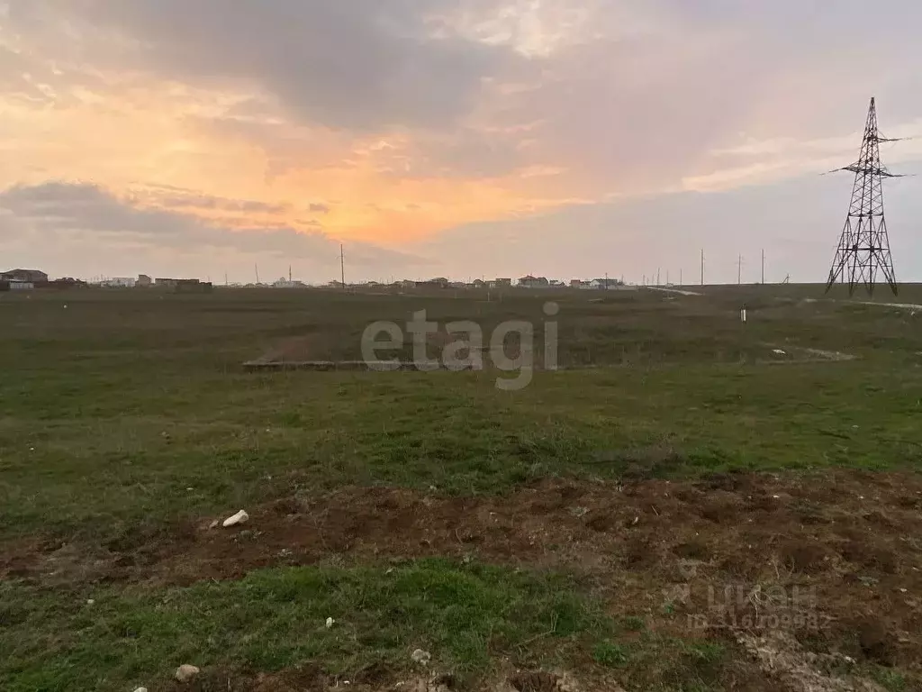 Участок в Крым, Ленинский район, Семисотское с/пос, с. Каменское ул. ... - Фото 1