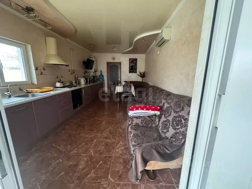 Дом в Крым, Красногвардейский район, с. Ленинское ул. Молодежная, 12 ... - Фото 1