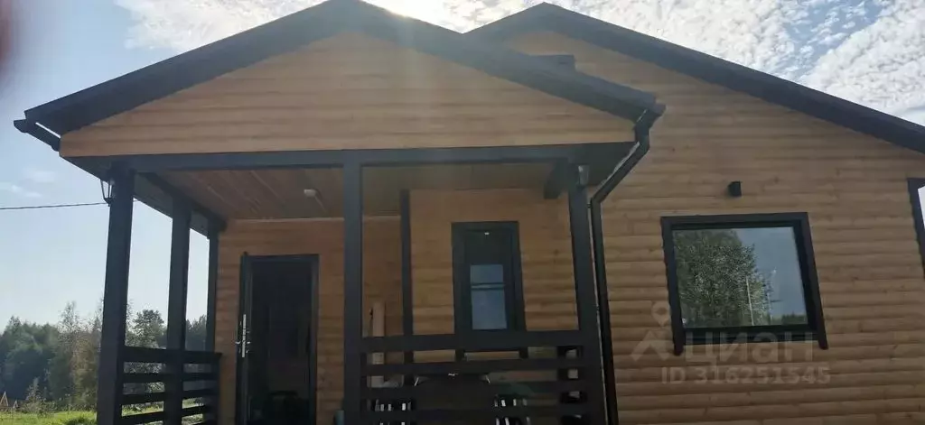 Дом в Карелия, Олонецкий район, Видлицкое с/пос, д. Верхняя Видлица ... - Фото 1