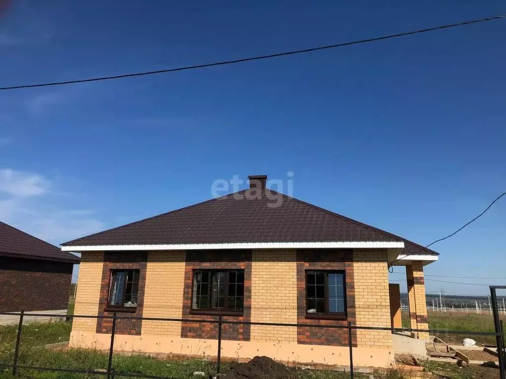 Дом в Башкортостан, Уфимский район, Русско-Юрмашский сельсовет, с. ... - Фото 1