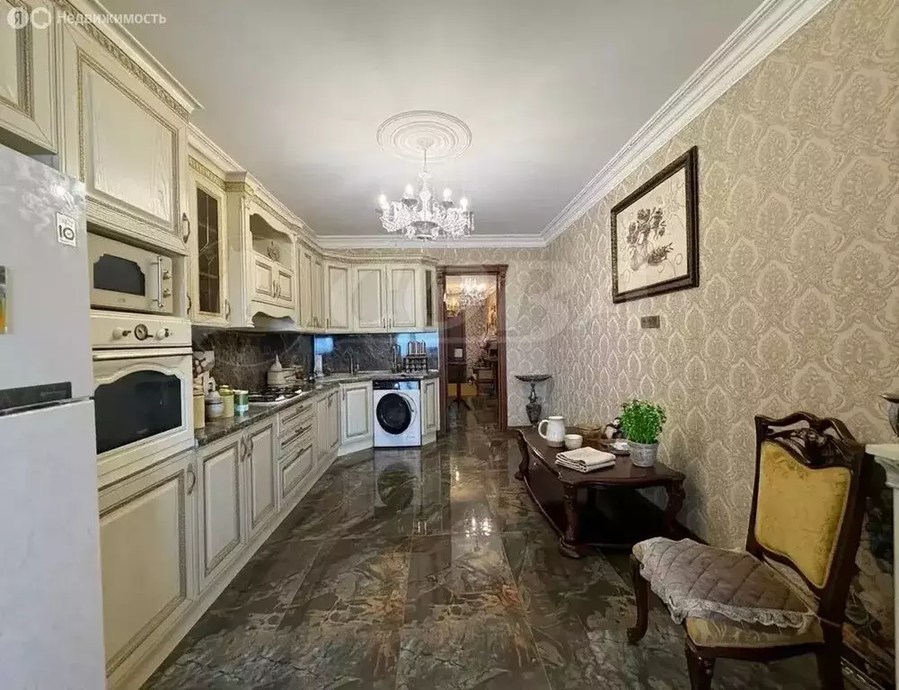 3-комнатная квартира: Махачкала, улица Тулпара Мусалаева, 4 (150 м) - Фото 2