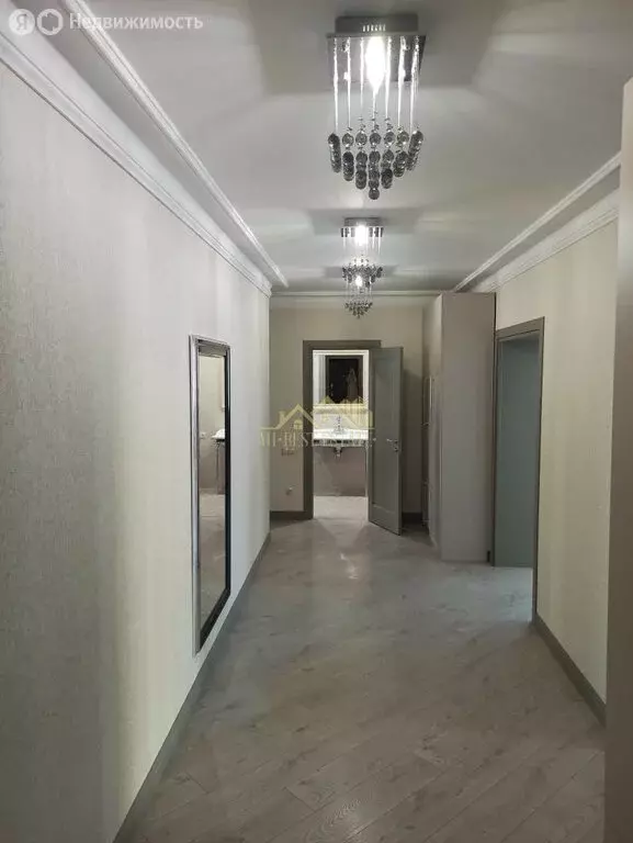 2-комнатная квартира: Владикавказ, улица Шамиля Джикаева, 5А (90 м) - Фото 1