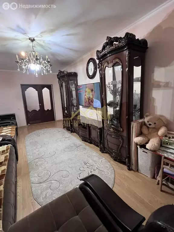 3-комнатная квартира: Владикавказ, улица Зураба Магкаева, 10к2 (90 м) - Фото 1