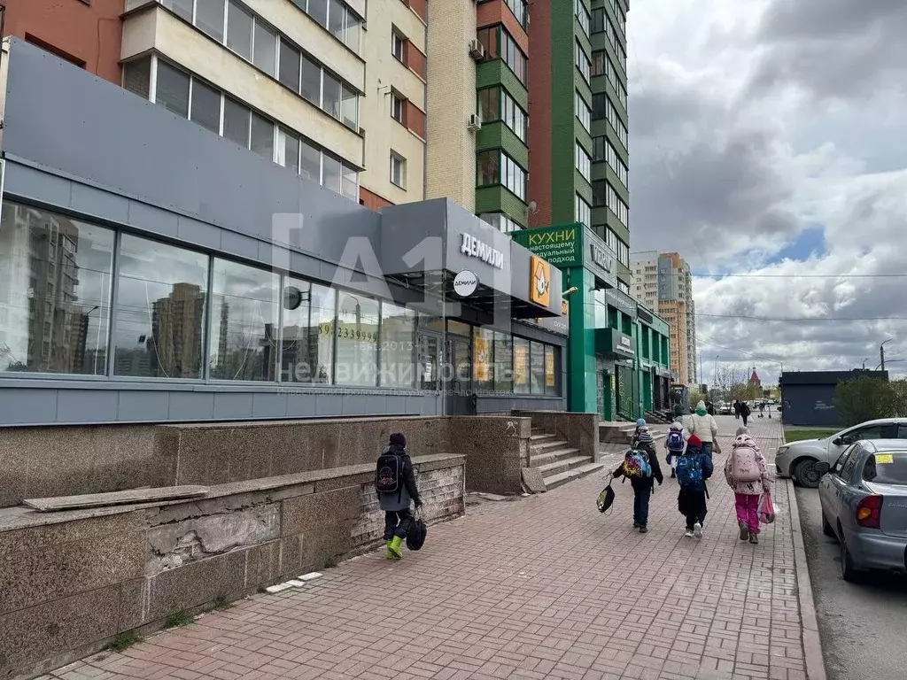 Торговая площадь в Челябинская область, Челябинск ул. Братьев ... - Фото 0