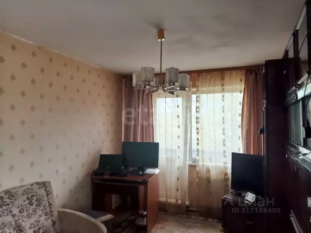 2-к кв. Псковская область, Остров ул. Островских Молодогвардейцев, 2 ... - Фото 1