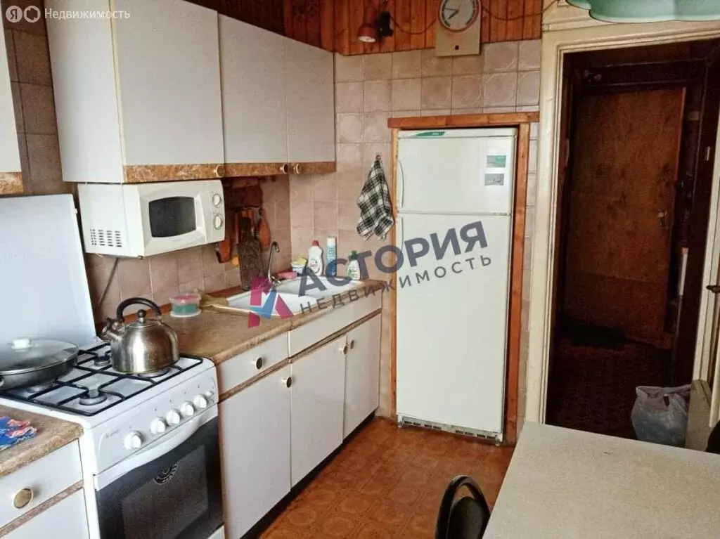 3-комнатная квартира: Тула, улица Братьев Жабровых, 9 (64 м) - Фото 0
