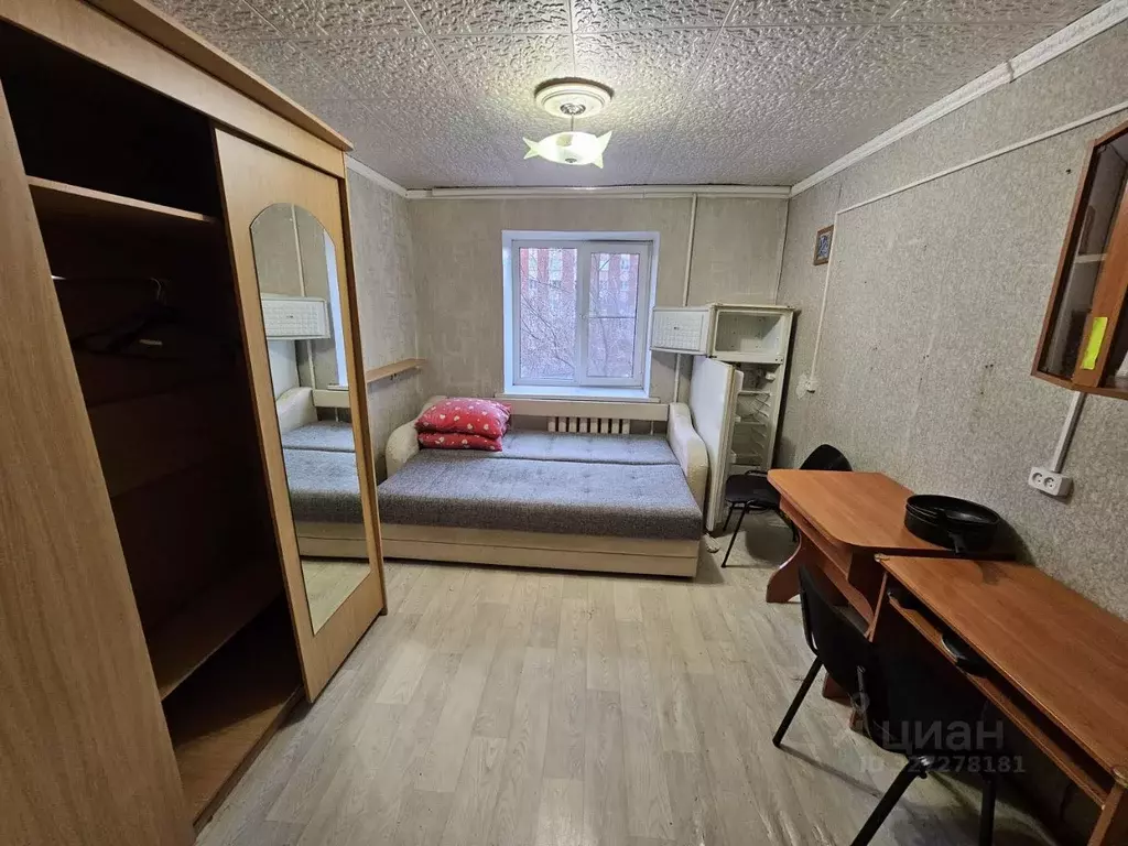 Комната Омская область, Омск ул. 10 лет Октября, 145А (13.0 м) - Фото 1