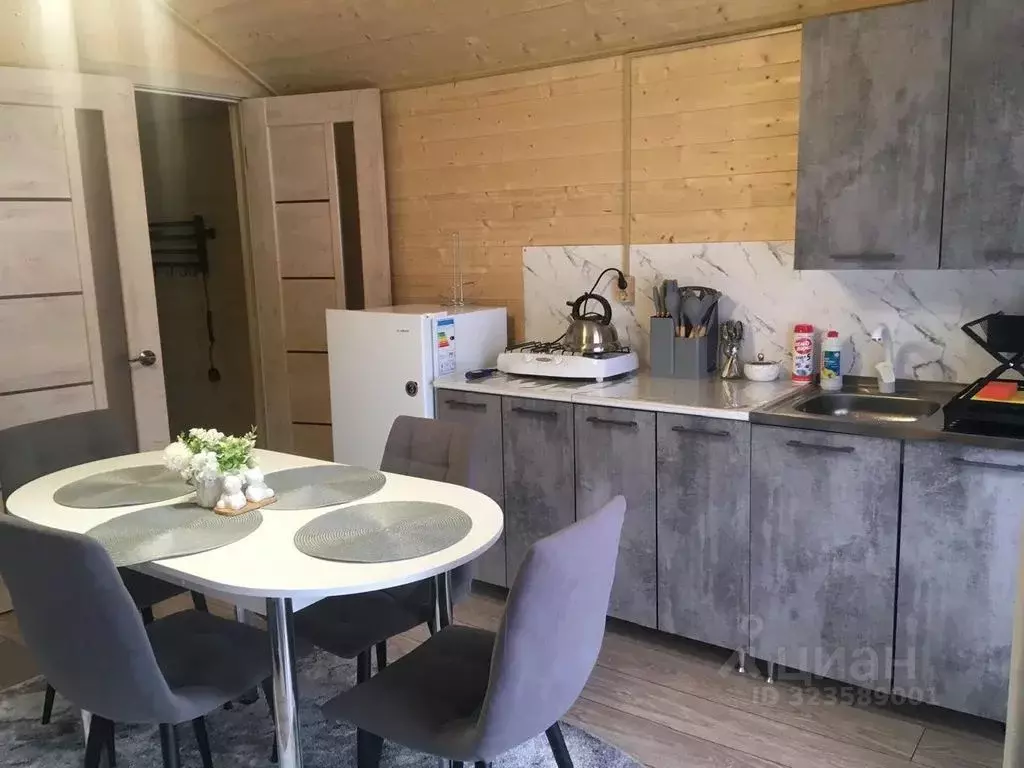 Дом в Карачаево-Черкесия, Зеленчукский район, с. Архыз ул. Курджиева, ... - Фото 1