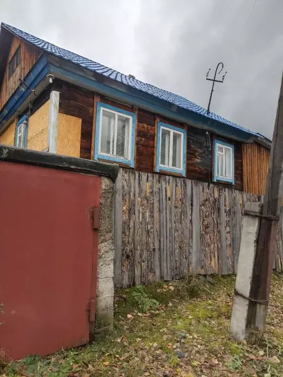 Дом в Кемеровская область, Междуреченск ул. Островского (50 м) - Фото 1