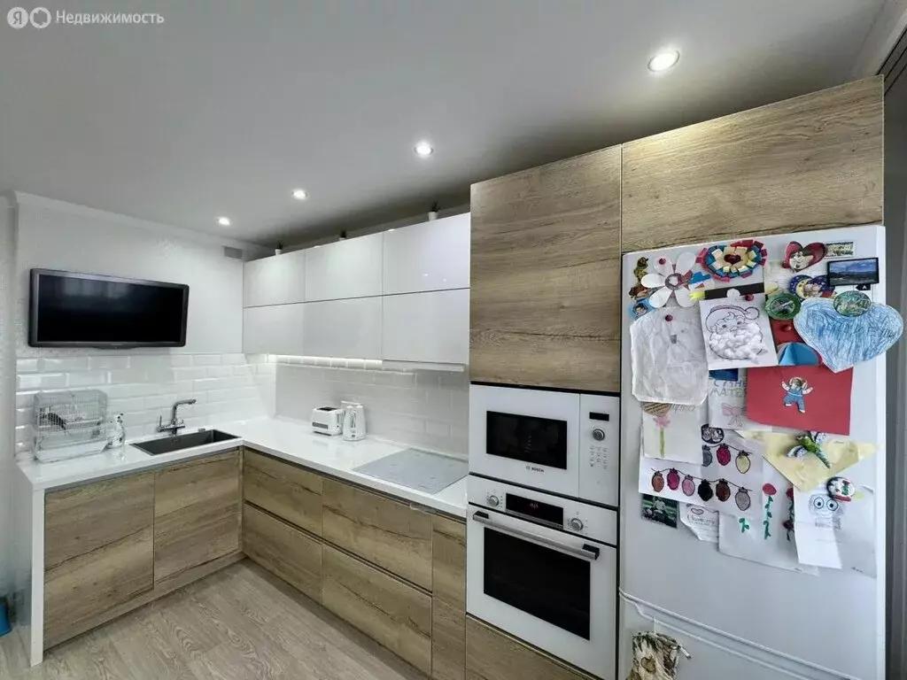 3-комнатная квартира: Нижнекамск, проспект Шинников, 25 (82.3 м) - Фото 2