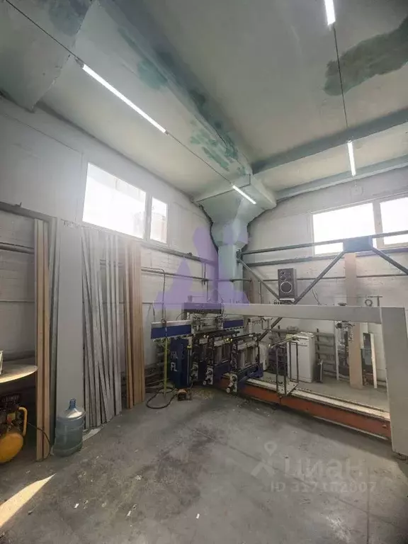 Помещение свободного назначения в Алтайский край, Барнаул просп. ... - Фото 1