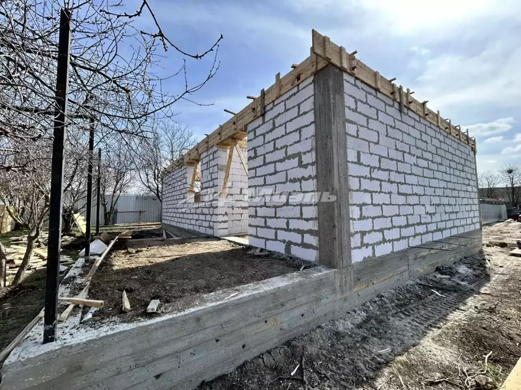 Дом в Крым, Симферопольский район, с. Доброе ул. Яшлык, 11 (100 м) - Фото 1