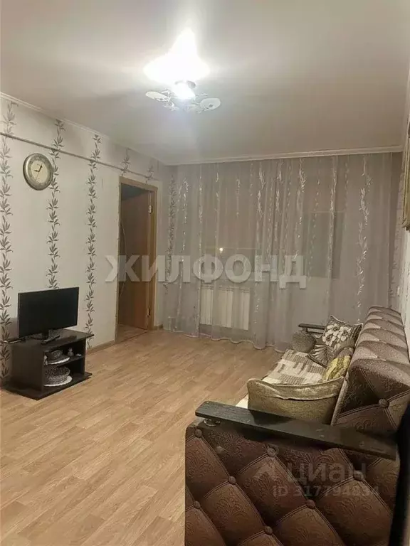3-к кв. Омская область, Омск просп. Мира, 108А (49.1 м) - Фото 0