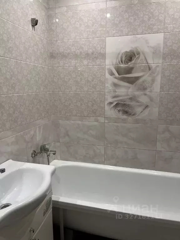 2-к кв. Новгородская область, Старая Русса ул. Латышских Гвардейцев, ... - Фото 2